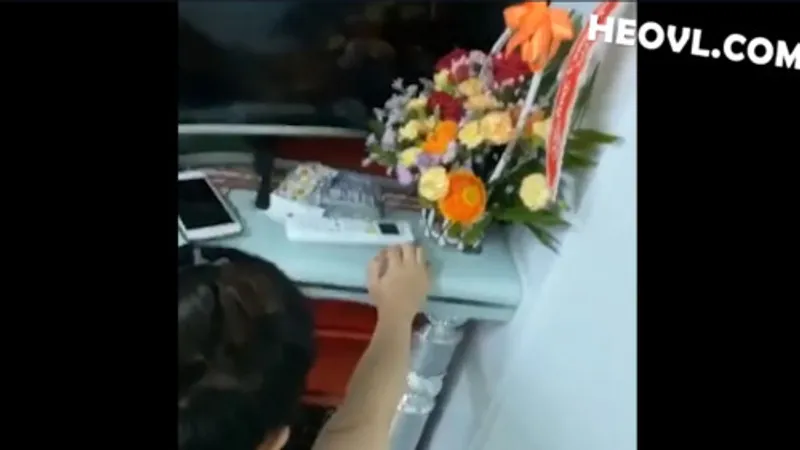 Không chịu đi tắm vì dâm đãng quá cần trả bài luôn !