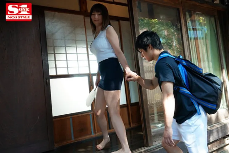 Anh chàng dâm đãng chim khi nhìn trộm em họ "đi ngoài" với chồng