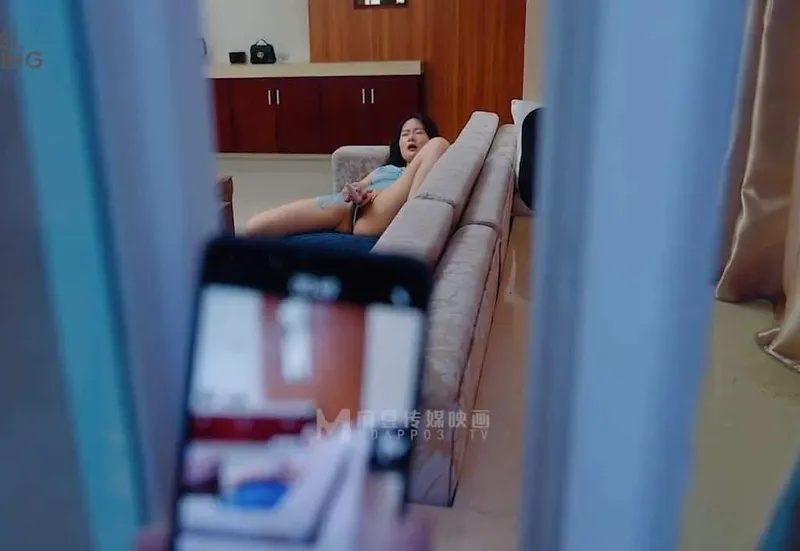 đột nhập phang em hàng xóm đang thủ dâm