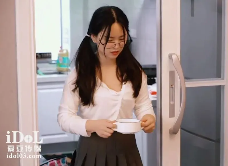 Con cưng về quê ăn tết bị bố dượng chịch vì càng lớn càng ngon