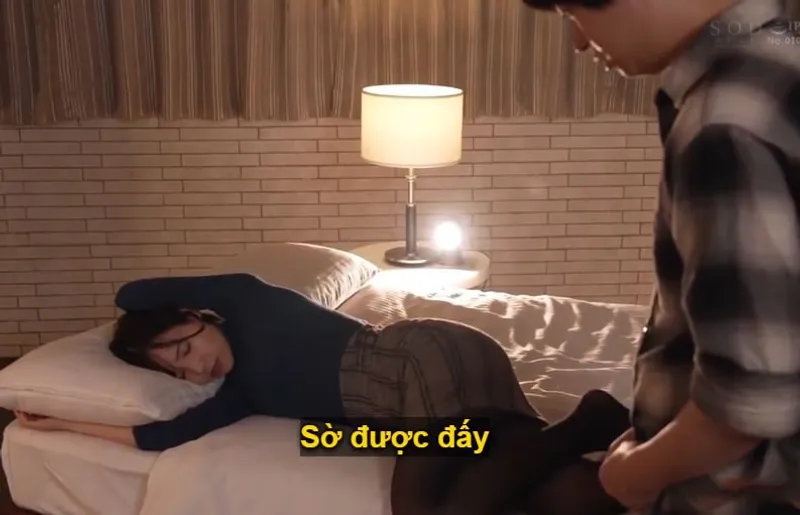 Một đêm mất ngủ với nữ phát thanh viên vang danh khi ở cùng phòng khách sạn